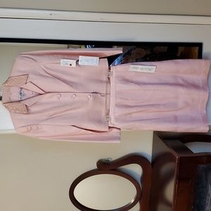 NWT MARIE ST. CLAIRE SUITE .